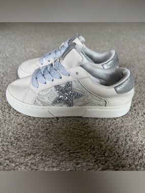 art class White Sneakers with Silver Glitter Star